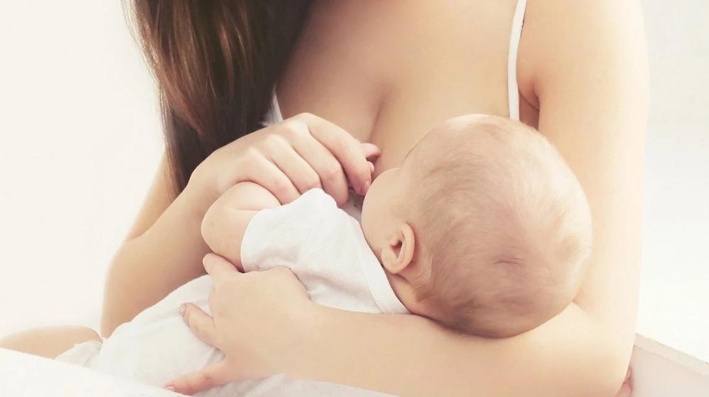 Грудное вскармливание — залог гармоничного роста и развития ребенка